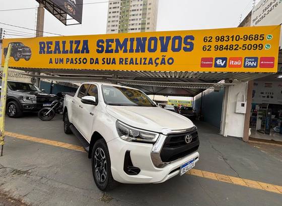TOYOTA HILUX 2.8 D-4D TURBO DIESEL CD SRX 4X4 AUTOMÁTICO TOYOTA HILUX 2.8 D-4D TURBO DIESEL CD SRX 4X4 AUTOMÁTICO